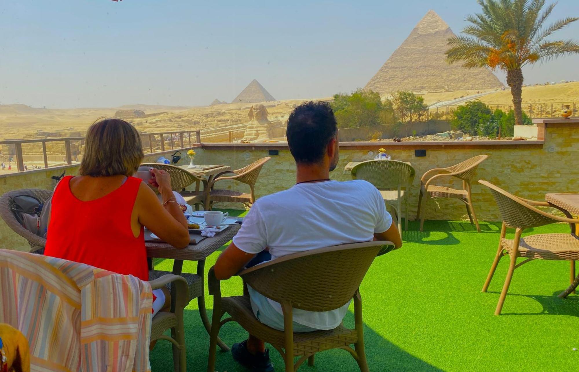 Seven Pyramids Inn Kafret el-Gabal Exteriör bild
